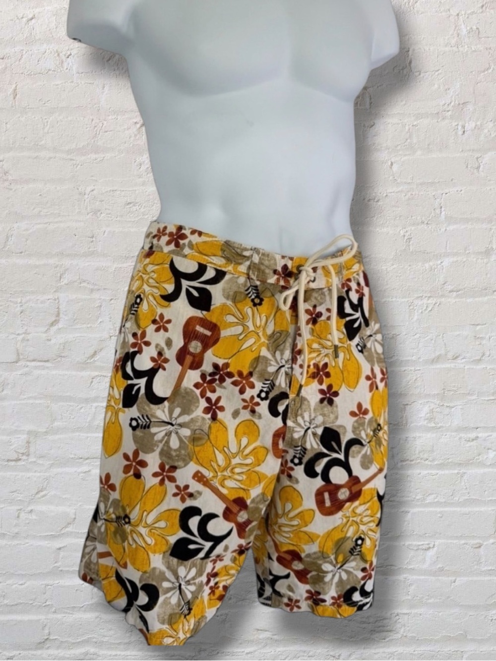 🌴 Daniel Cremieux 38 Colorful Swim Trunks – Size Large – Excellent Condition
